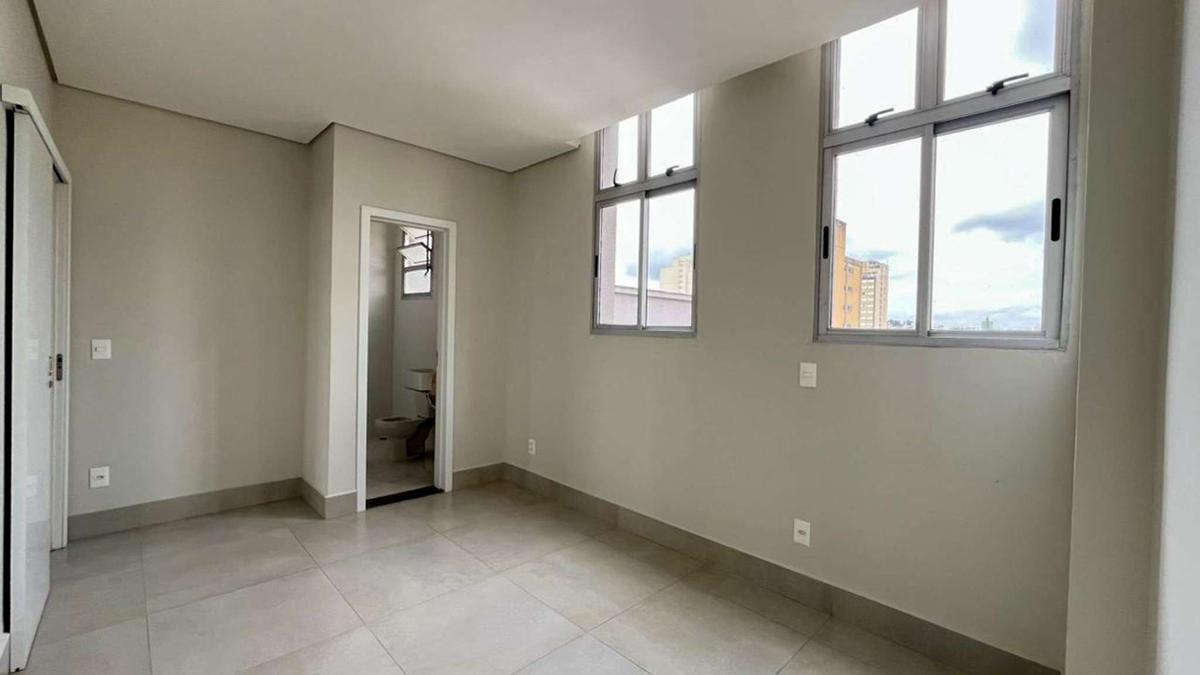 Cobertura, Centro, 2 Quartos, 0 Vaga, 4 Suítes