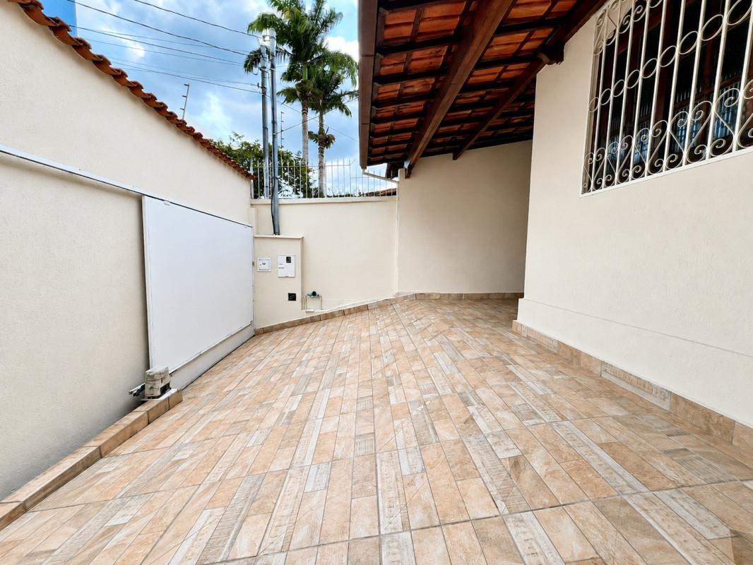 Casa, Castelo, 3 Quartos, 2 Vagas, 1 Suíte