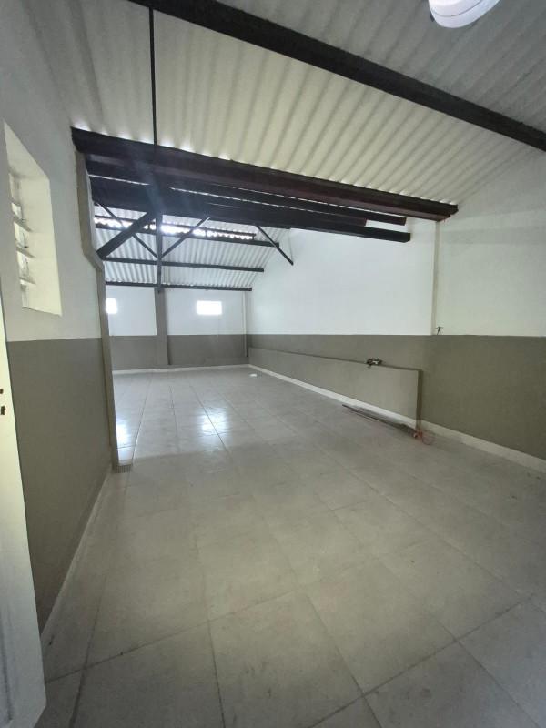 Galpão, Ermelinda, 0 Quarto, 30 Vagas