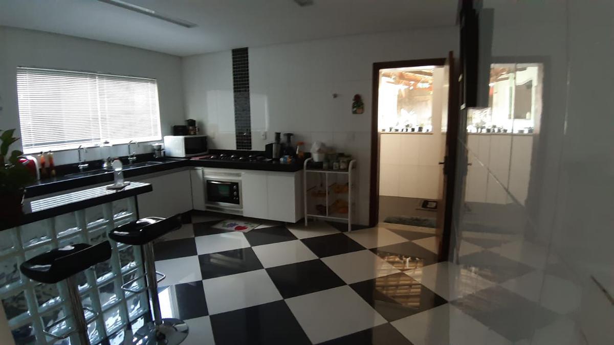 Casa, Milanez, 4 Quartos, 6 Vagas, 1 Suíte