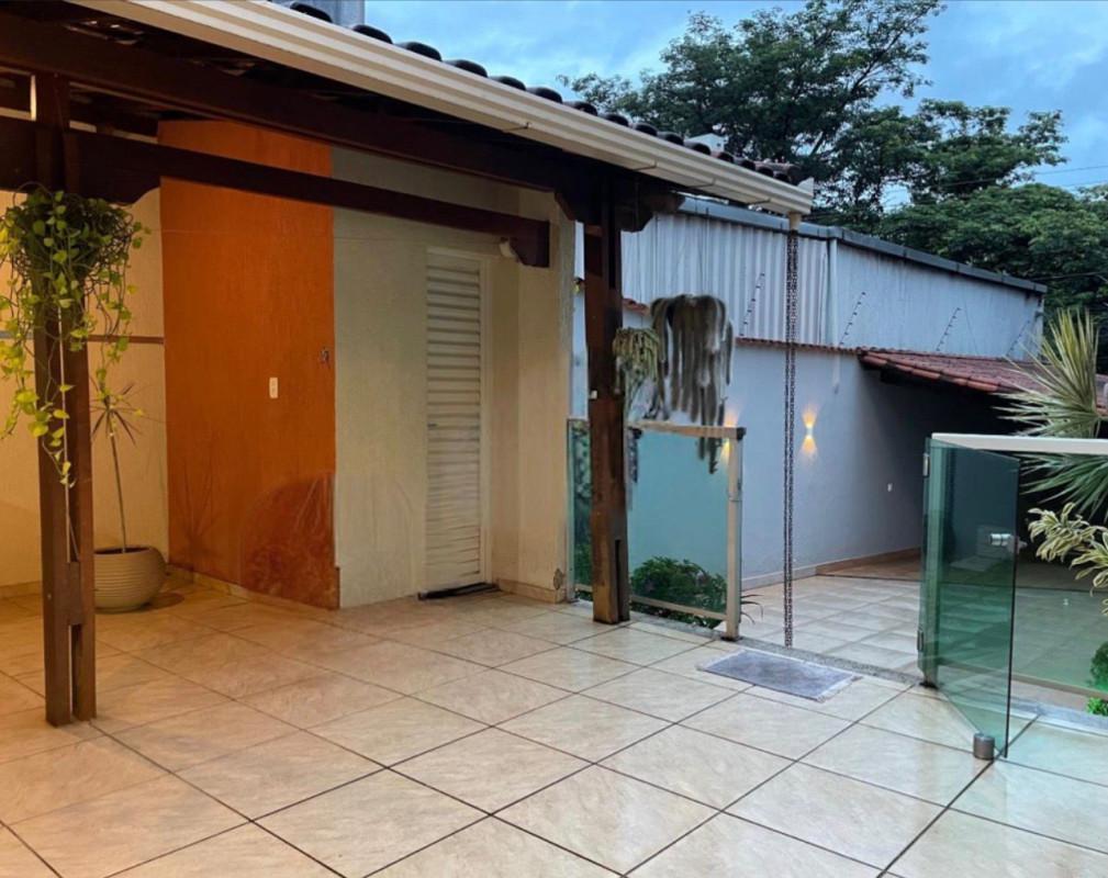 Casa, Milionários, 3 Quartos, 8 Vagas, 1 Suíte