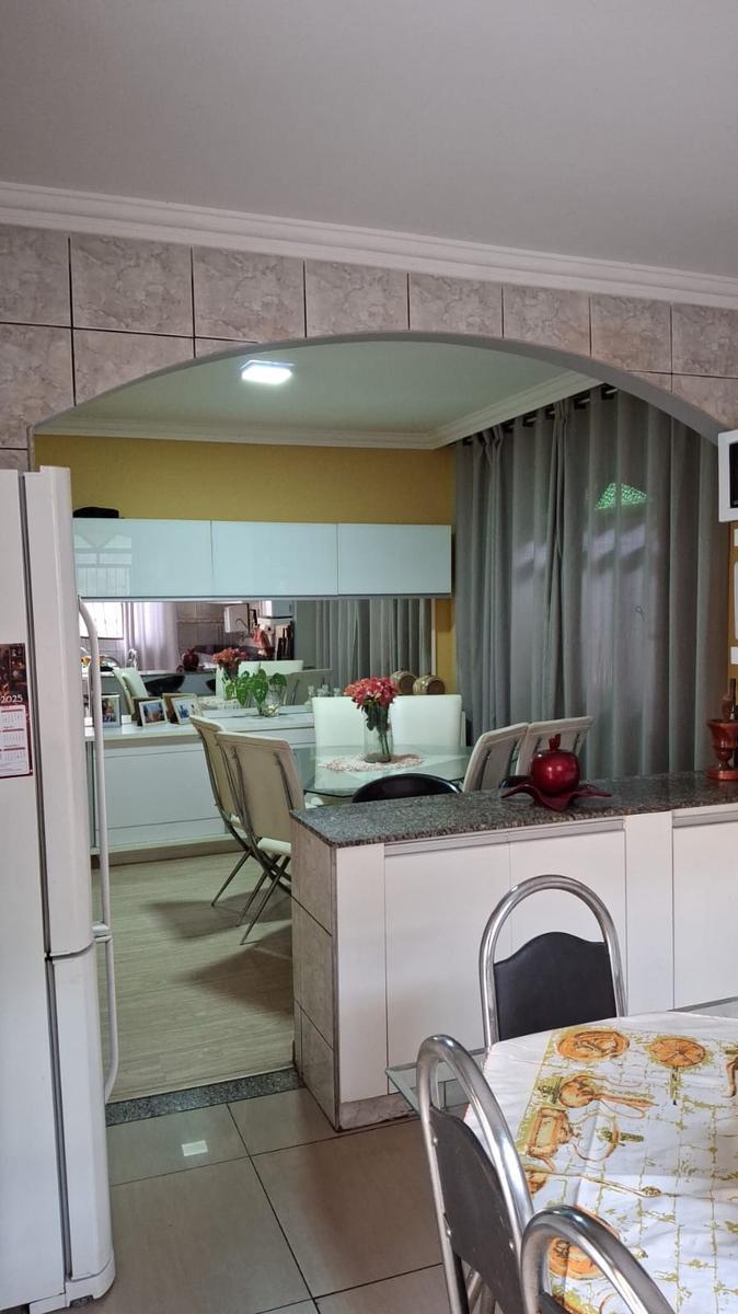 Casa, Industrial, 3 Quartos, 6 Vagas, 1 Suíte