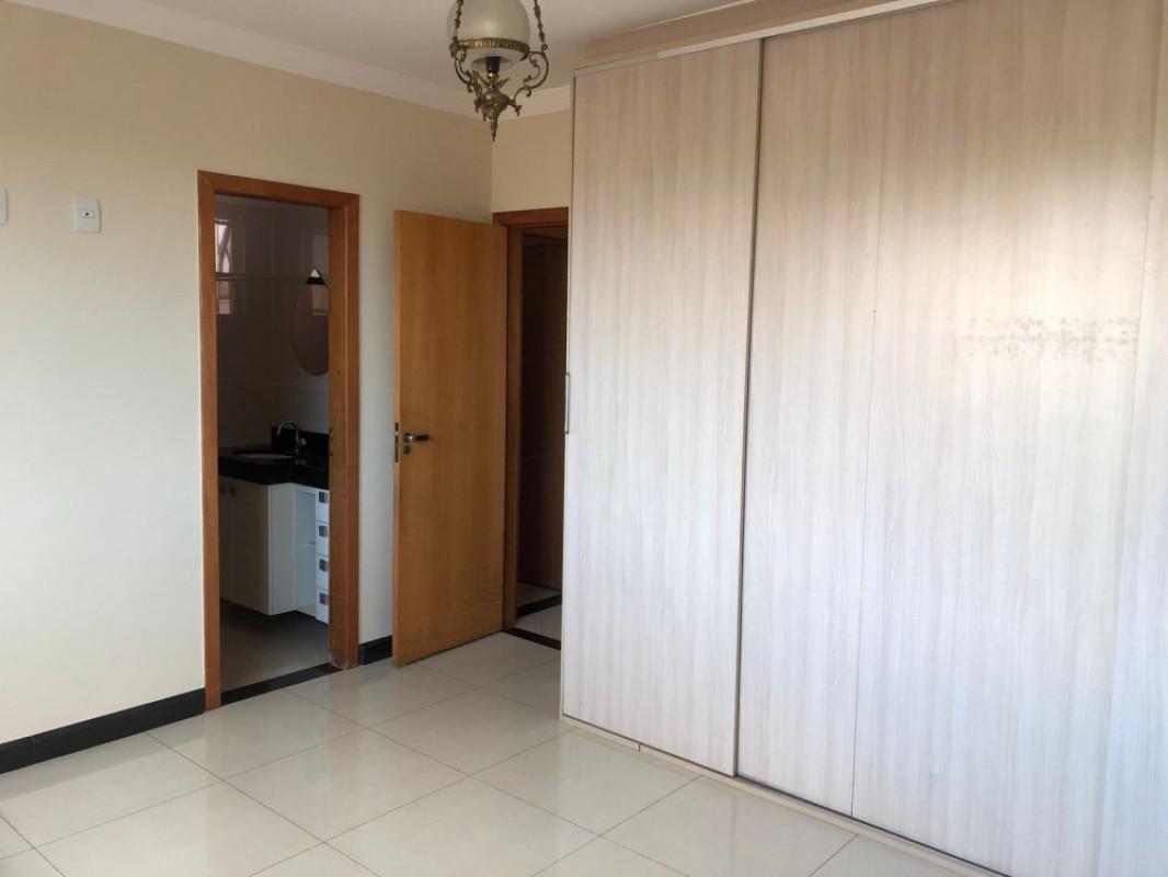 Apartamento, Barreiro, 3 Quartos, 2 Vagas, 1 Suíte