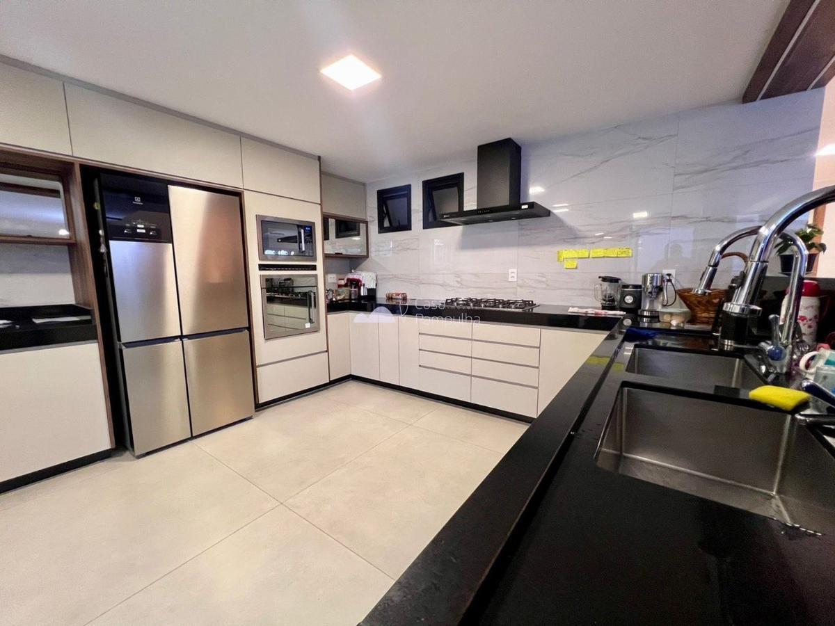 Casa, Itapoã, 3 Quartos, 4 Vagas, 3 Suítes