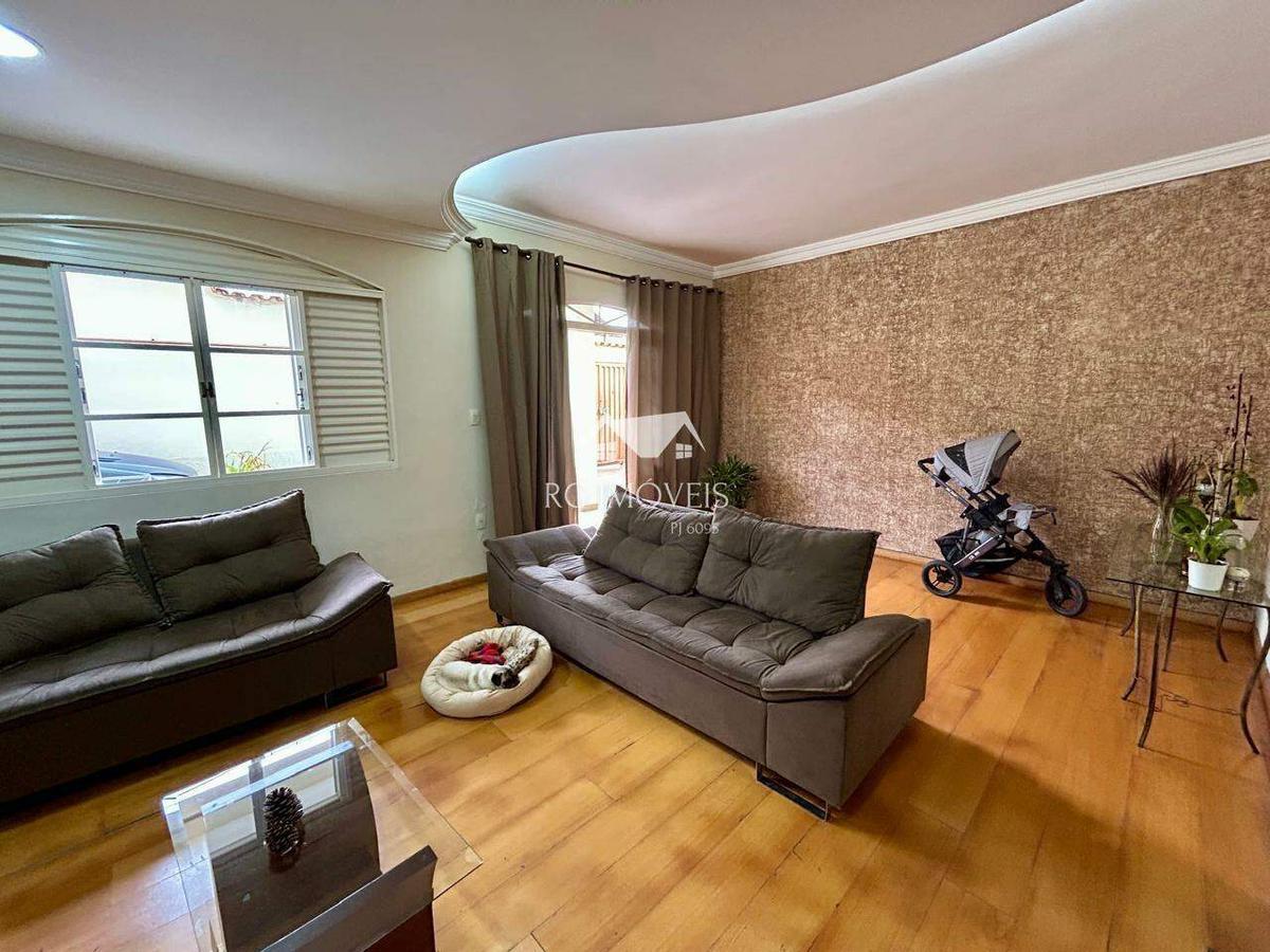 Casa, Milionários, 3 Quartos, 4 Vagas, 1 Suíte