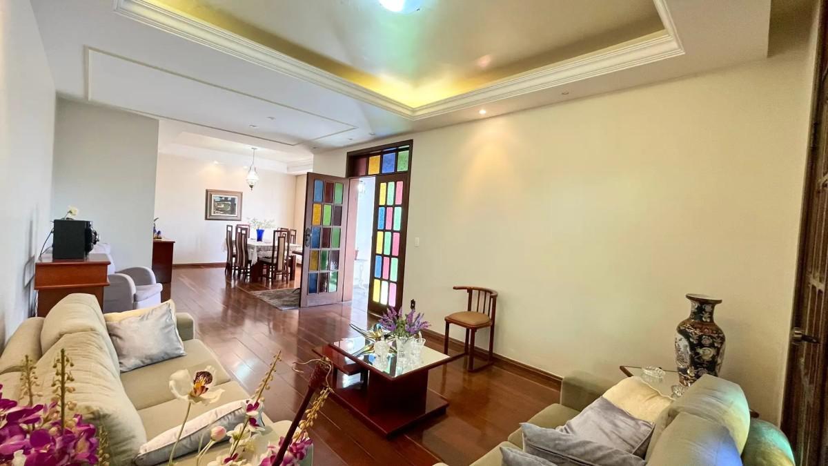 Casa, Luxemburgo, 5 Quartos, 4 Vagas, 2 Suítes