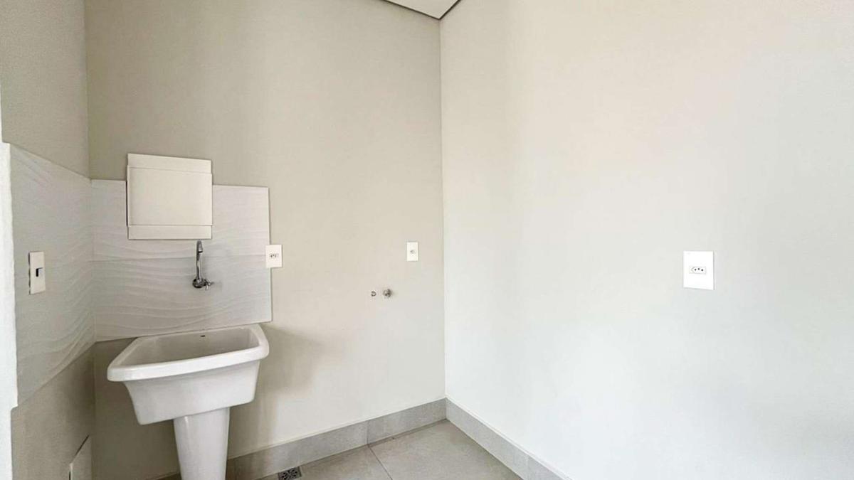 Cobertura, Centro, 2 Quartos, 0 Vaga, 4 Suítes