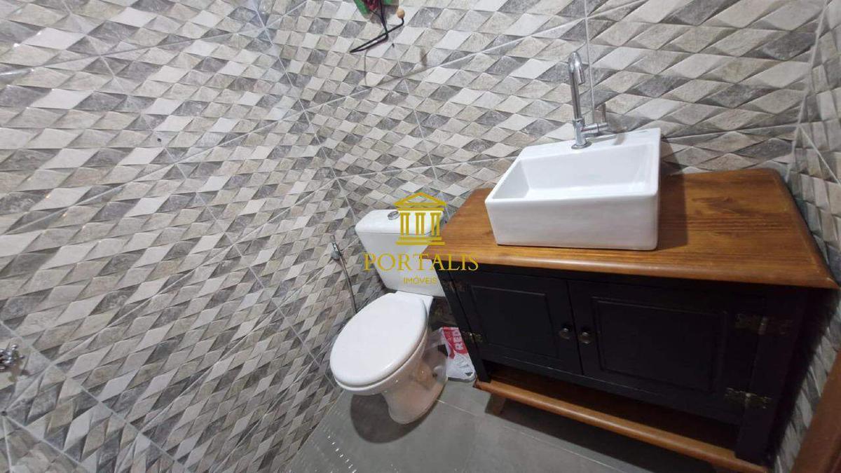 Casa, Cabral, 3 Quartos, 2 Vagas, 1 Suíte