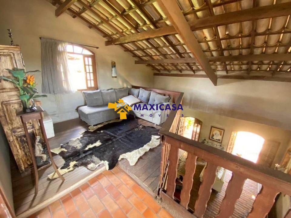 Casa, Trevo, 3 Quartos, 6 Vagas, 1 Suíte