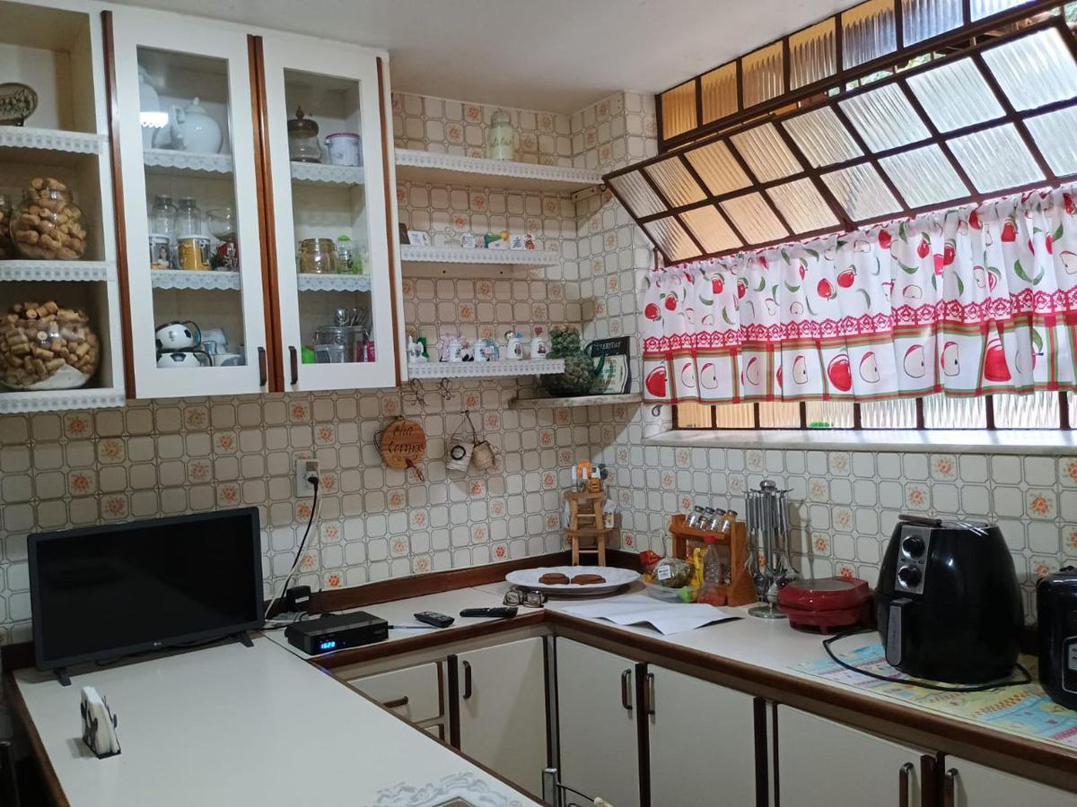 Casa, Cachoeirinha, 4 Quartos, 3 Vagas, 1 Suíte