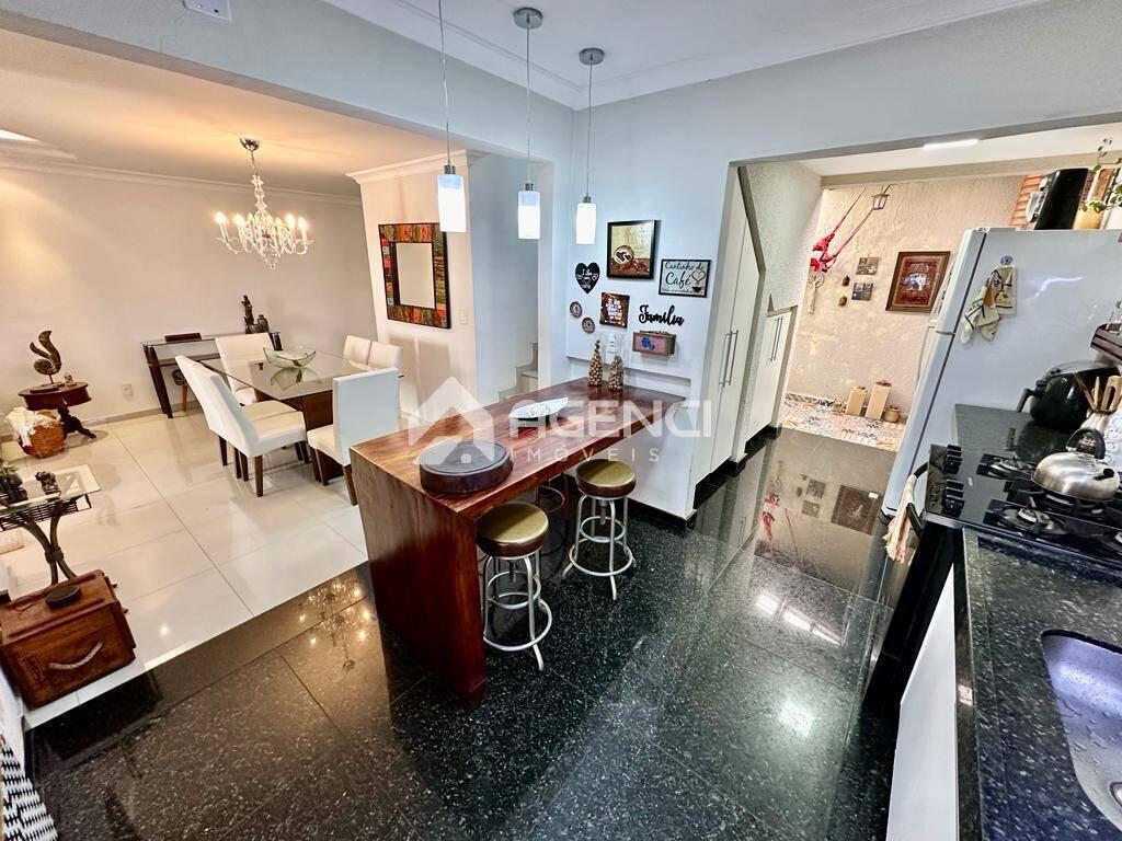 Casa, Cabral, 3 Quartos, 0 Vaga, 2 Suítes