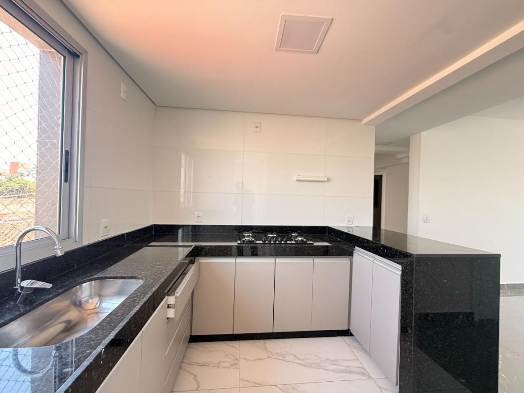 Apartamento, Sagrada Família, 3 Quartos, 2 Vagas, 1 Suíte