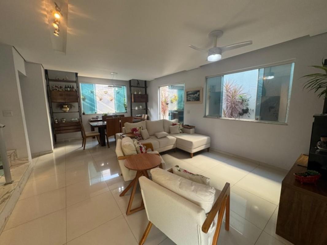 Casa, Castelo, 4 Quartos, 3 Vagas, 1 Suíte