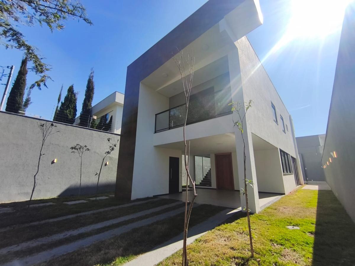 Casa, Trevo, 4 Quartos, 4 Vagas, 3 Suítes