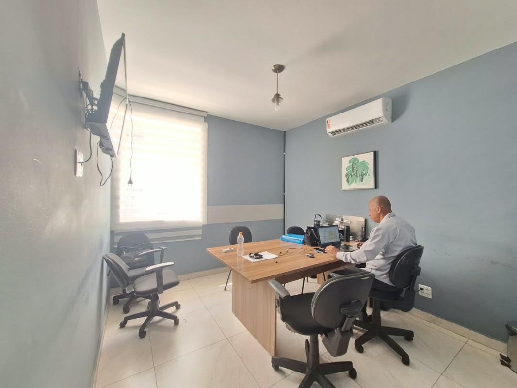 Casa Comercial, Floresta, 5 Quartos, 4 Vagas, 1 Suíte
