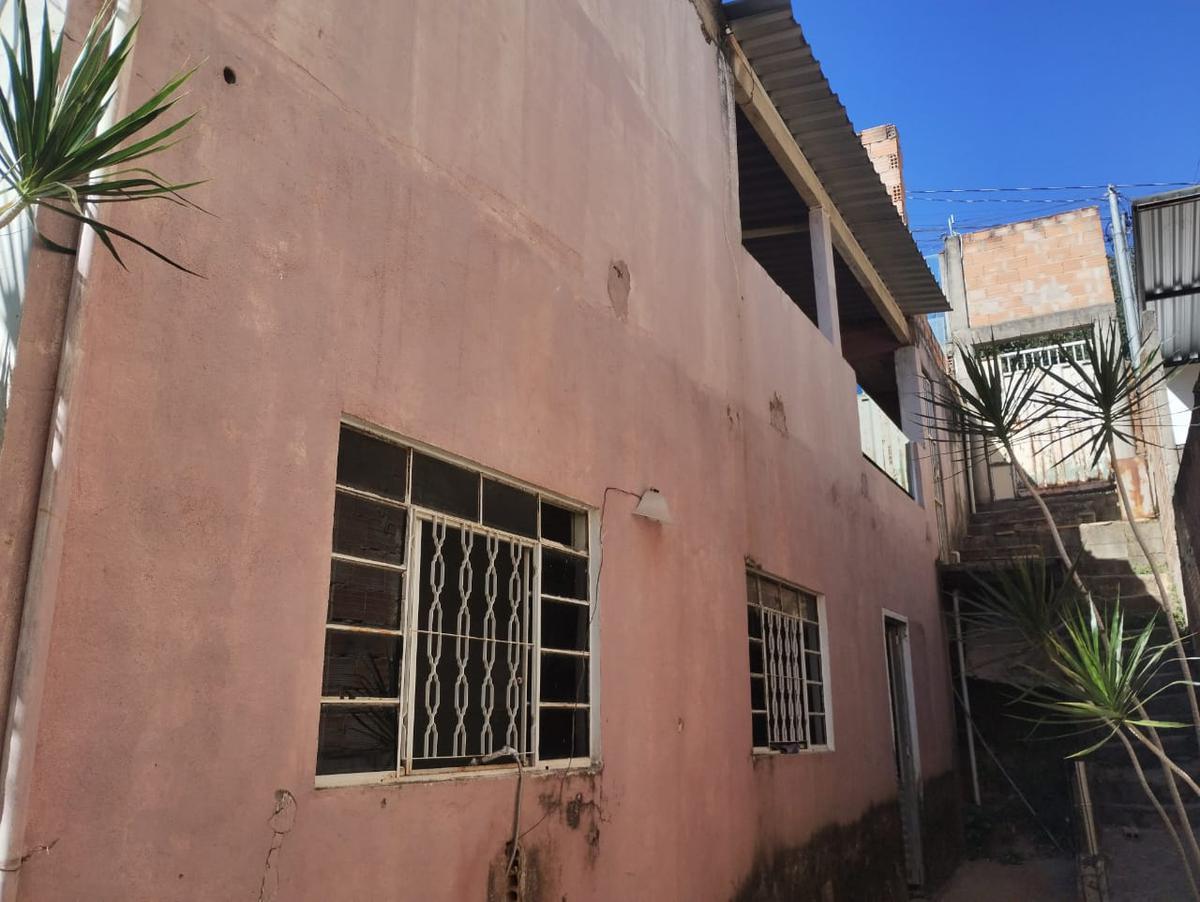 Casa, Jardim Vitória, 2 Quartos, 4 Vagas, 1 Suíte