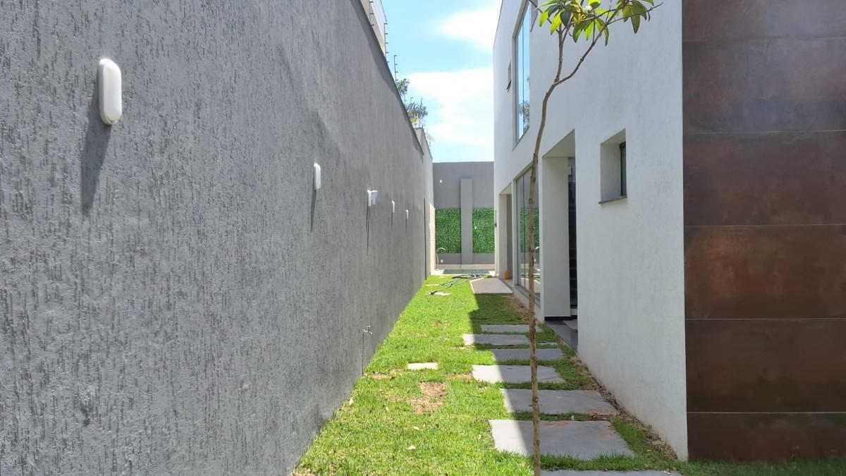 Casa, Trevo, 4 Quartos, 2 Vagas, 2 Suítes