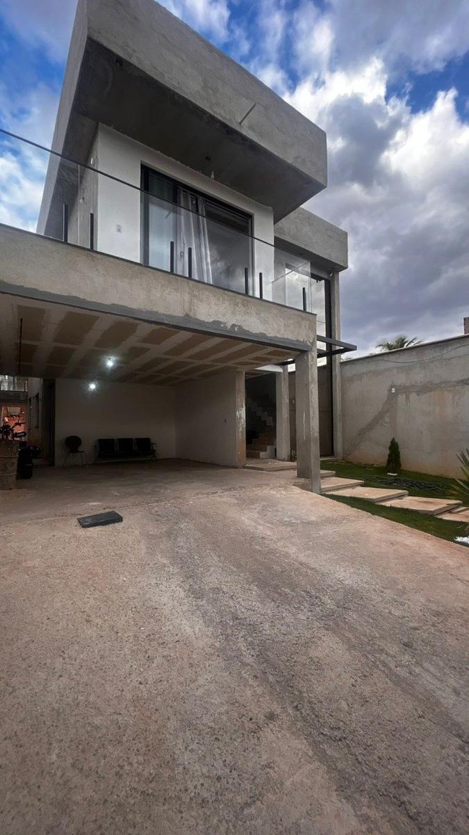 Casa, Trevo, 5 Quartos, 4 Vagas, 2 Suítes