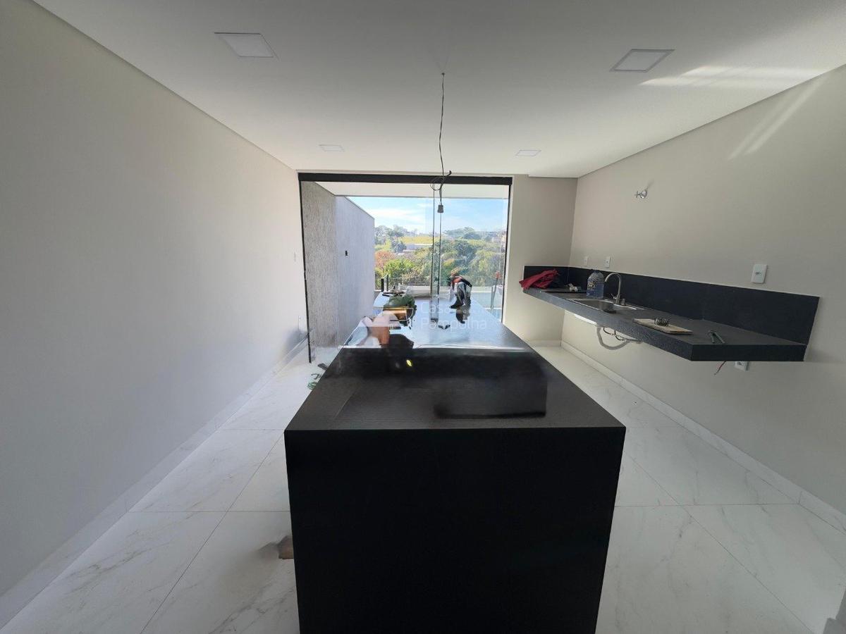 Casa, Trevo, 4 Quartos, 4 Vagas, 1 Suíte