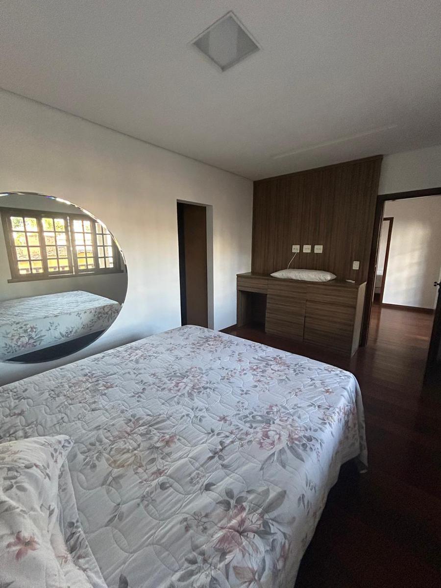 Casa, Castelo, 4 Quartos, 2 Vagas, 1 Suíte