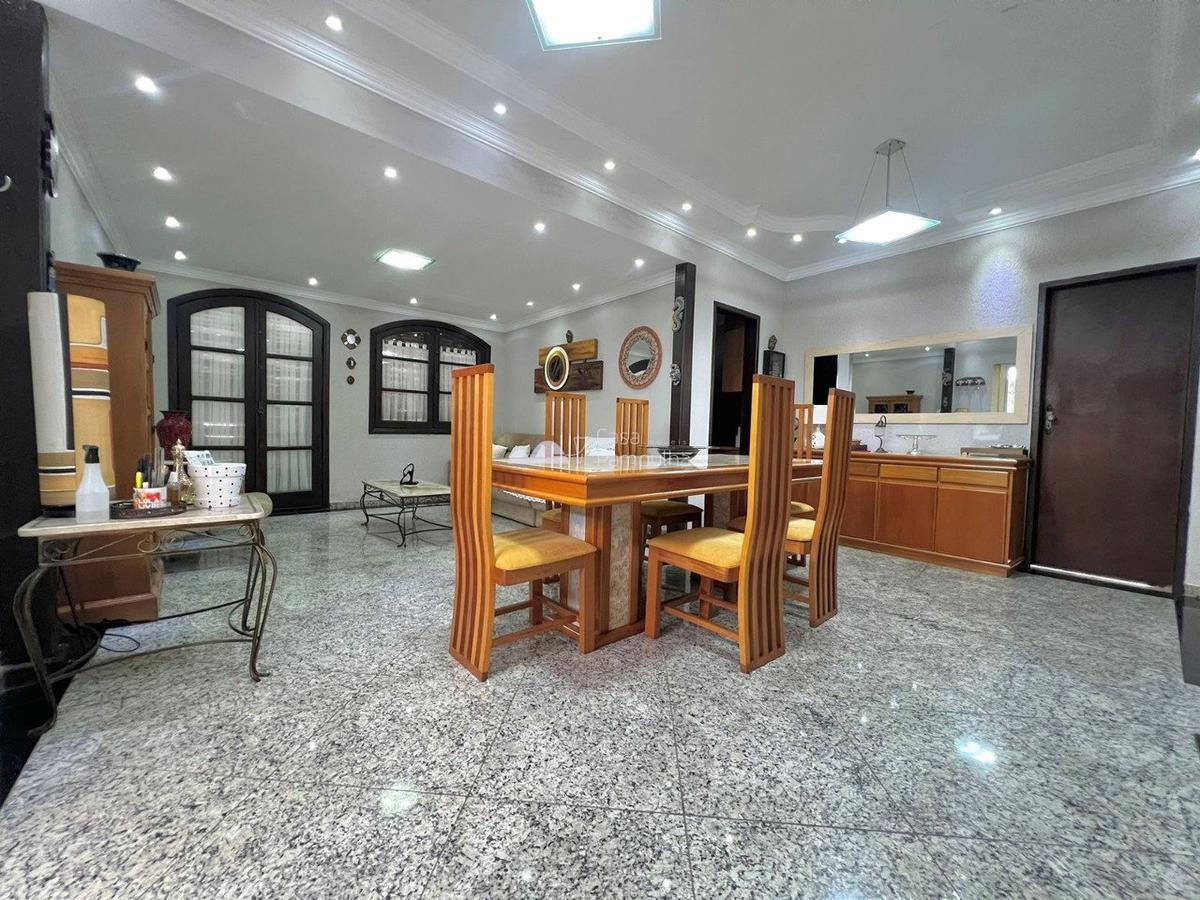 Casa, Planalto, 6 Quartos, 4 Vagas, 2 Suítes