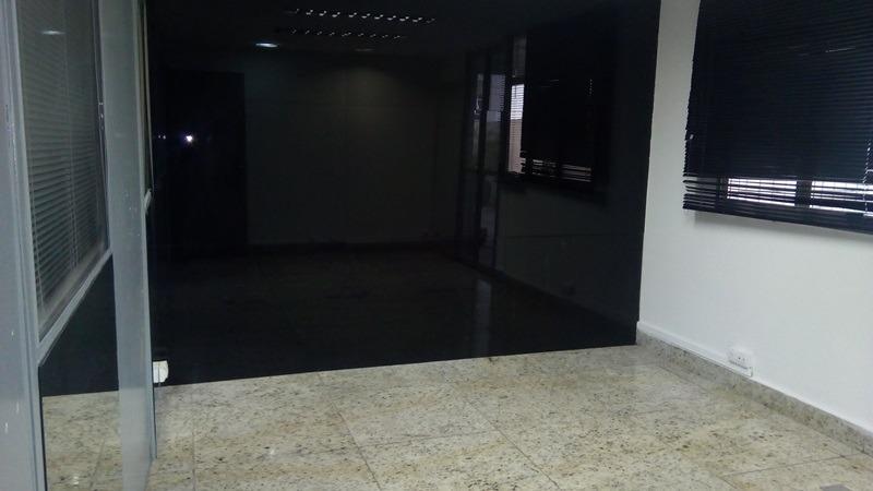 Sala, Barro Preto, 0 Quarto, 2 Vagas