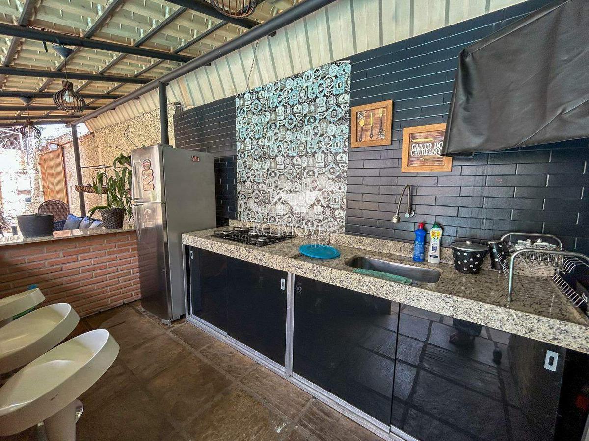 Casa, Santa Cruz Industrial, 4 Quartos, 4 Vagas, 2 Suítes