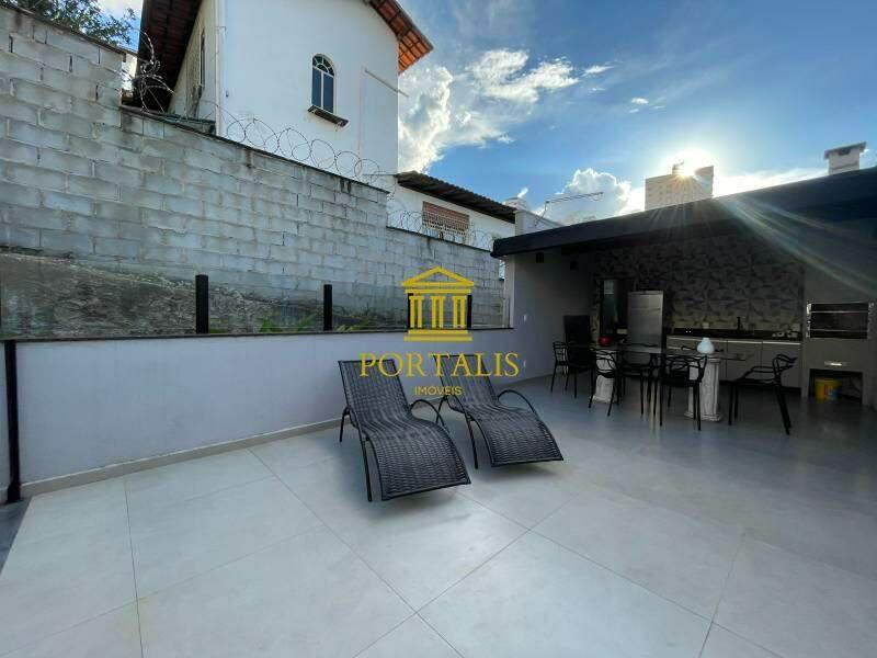 Casa, Santa Efigênia, 3 Quartos, 2 Vagas, 1 Suíte
