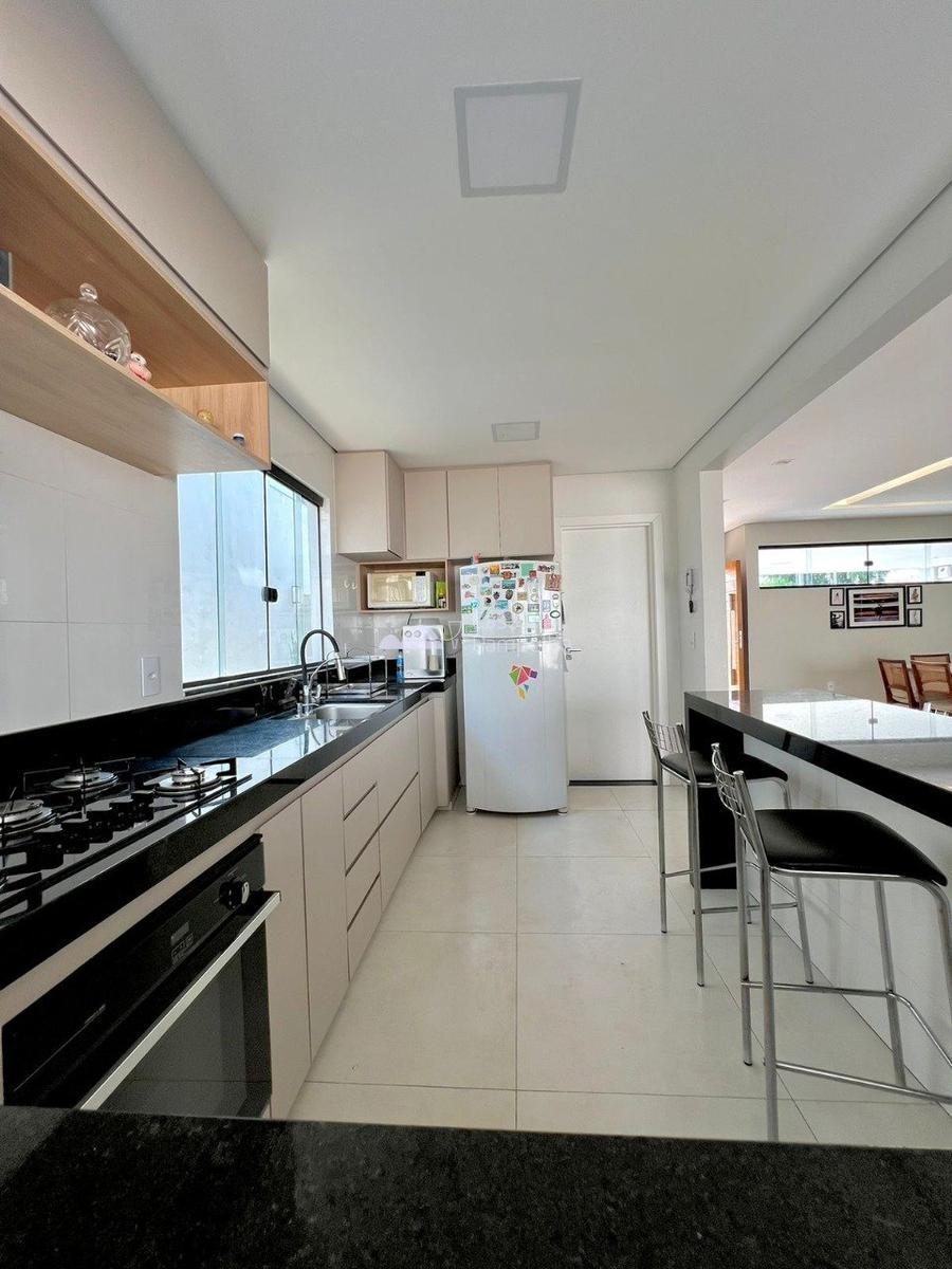 Casa, Planalto, 3 Quartos, 4 Vagas, 1 Suíte