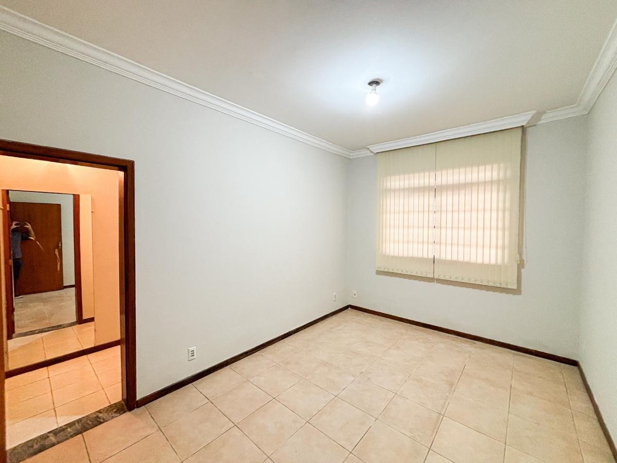 Casa, Três Barras, 5 Quartos, 2 Vagas, 1 Suíte