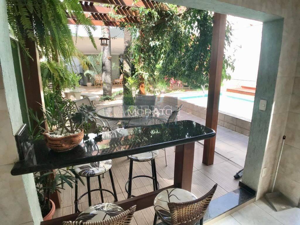 Casa, Castelo, 4 Quartos, 0 Vaga, 1 Suíte