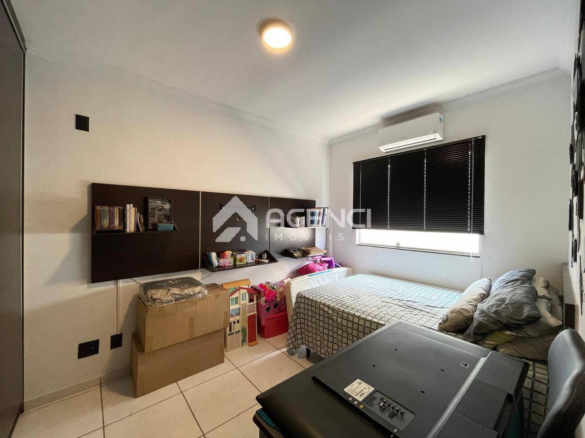 Casa, Parque Xangri-lá, 2 Quartos, 0 Vaga, 2 Suítes