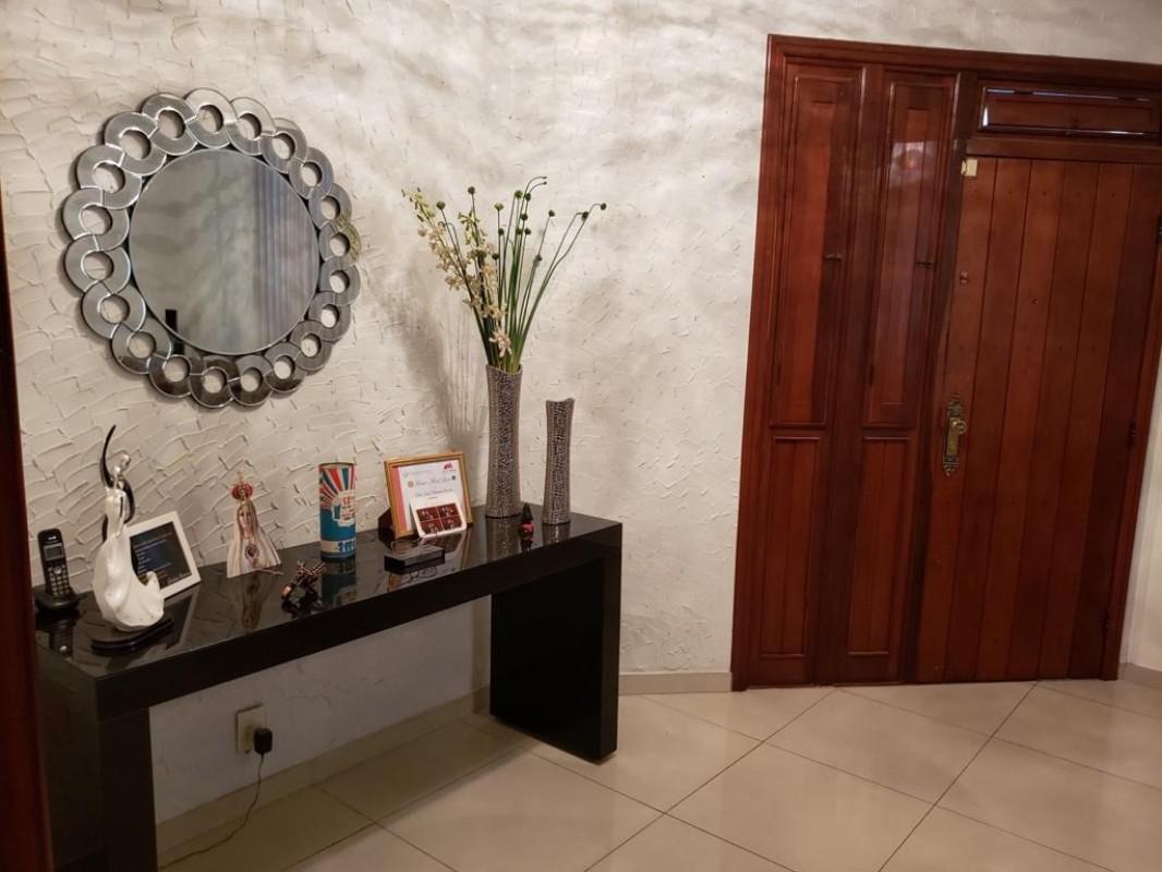 Casa, Fernão Dias, 4 Quartos, 5 Vagas, 2 Suítes