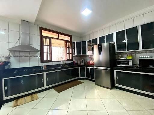 Casa, Industrial, 3 Quartos, 2 Vagas, 1 Suíte