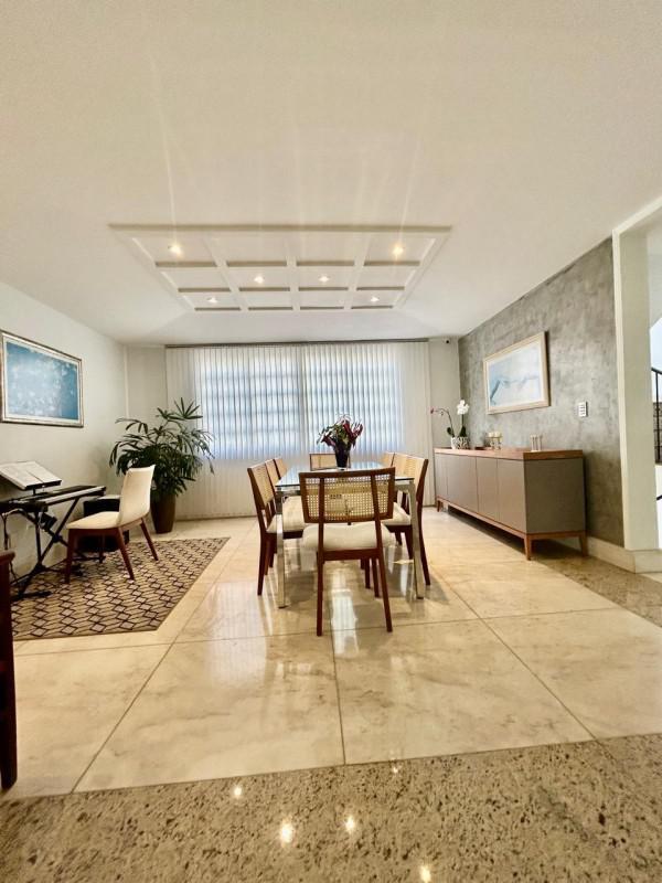 Casa, Castelo, 4 Quartos, 3 Vagas, 1 Suíte