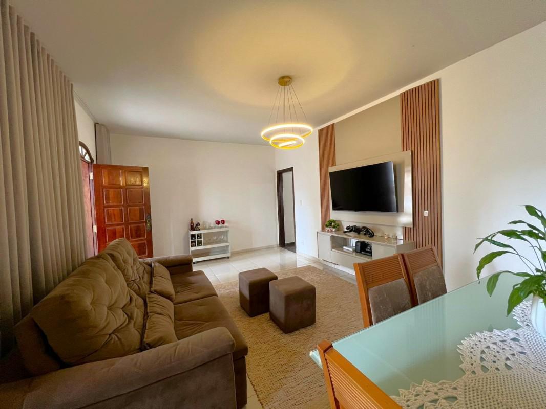 Casa, Planalto, 6 Quartos, 6 Vagas, 2 Suítes