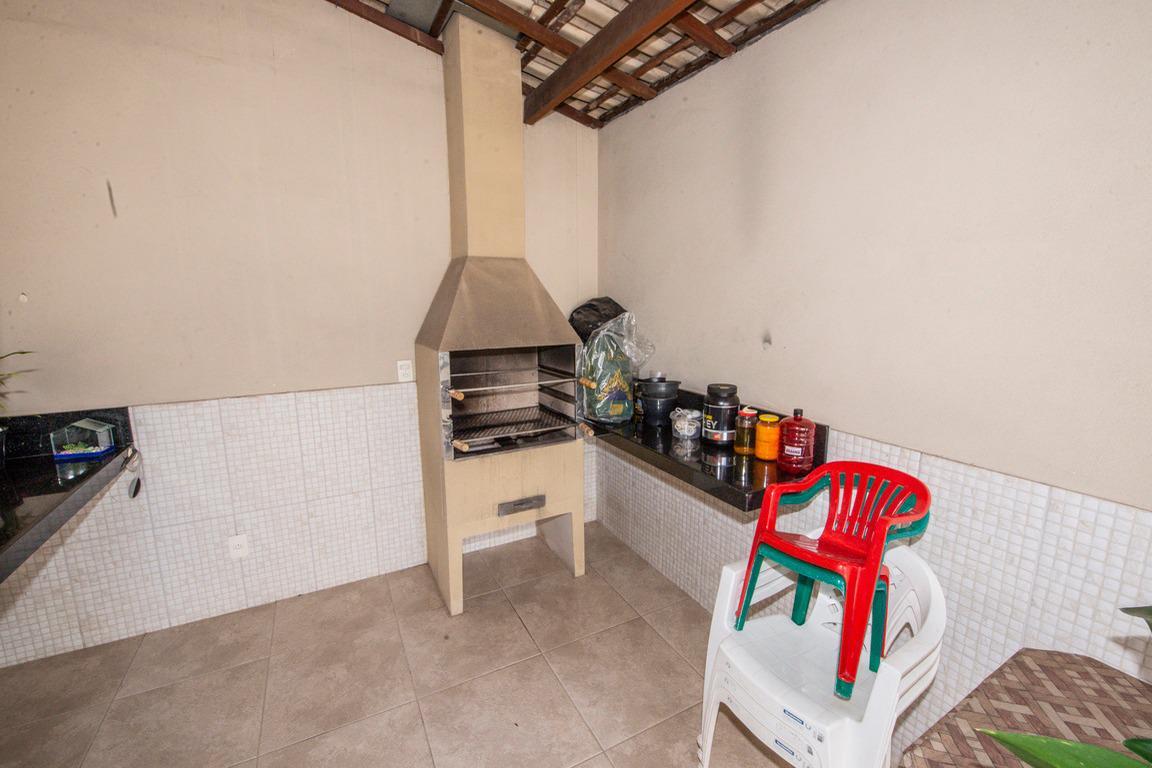 Casa, Cachoeirinha, 6 Quartos, 4 Vagas, 2 Suítes