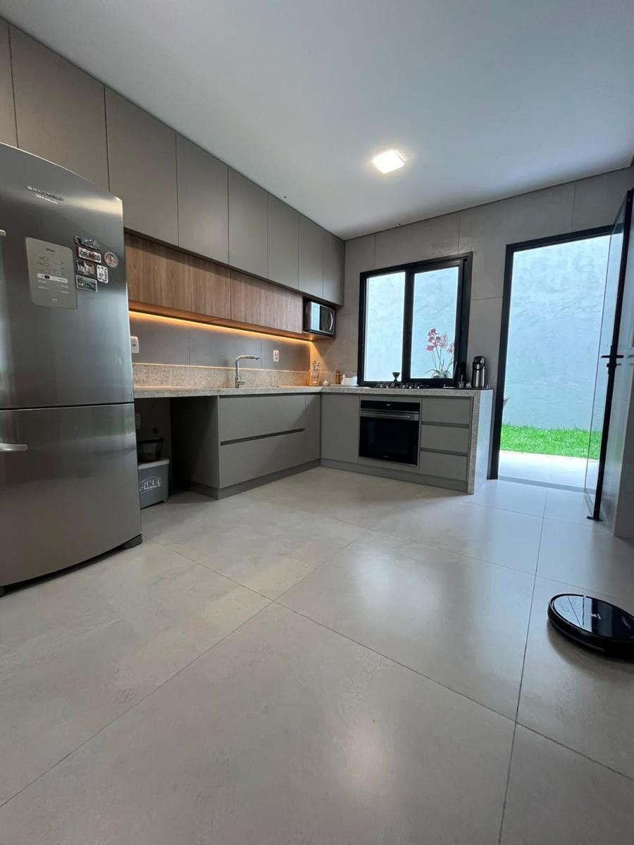 Casa, Trevo, 3 Quartos, 2 Vagas, 3 Suítes