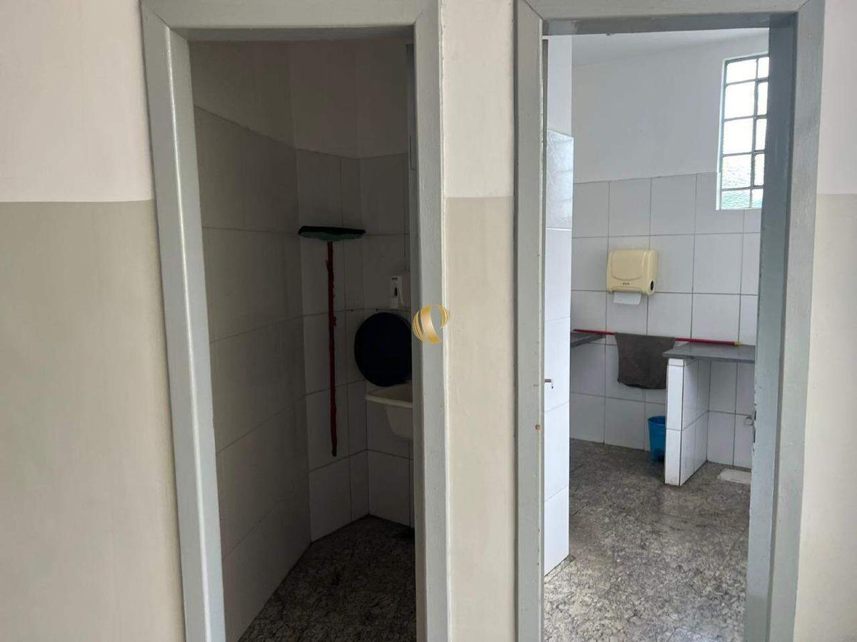 Prédio, Centro, 0 Quarto, 0 Vaga