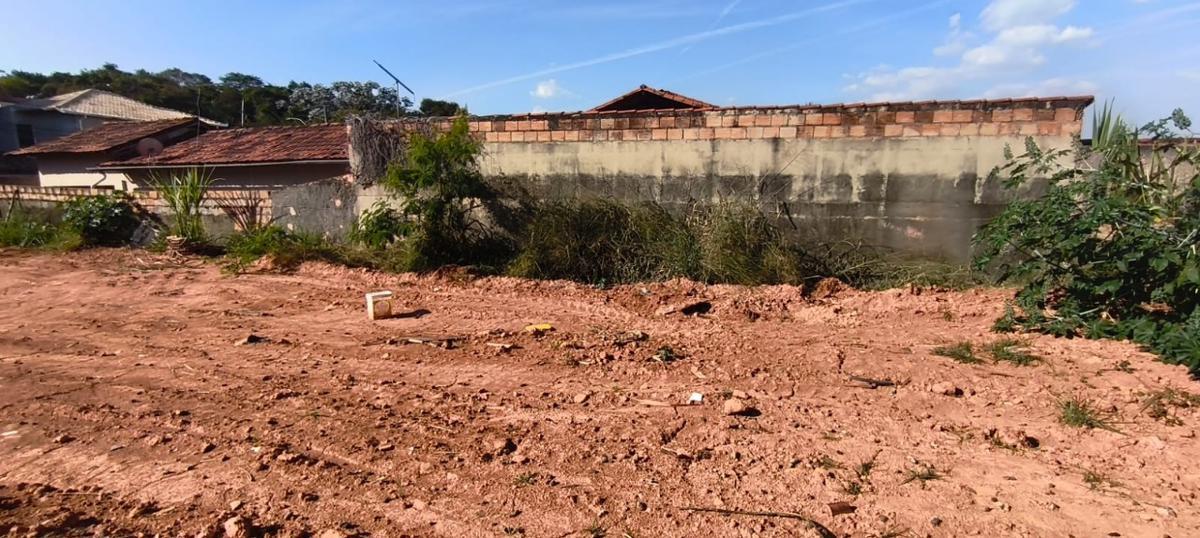 Lote, Vale das Amendoeiras, 0 Quarto, 0 Vaga