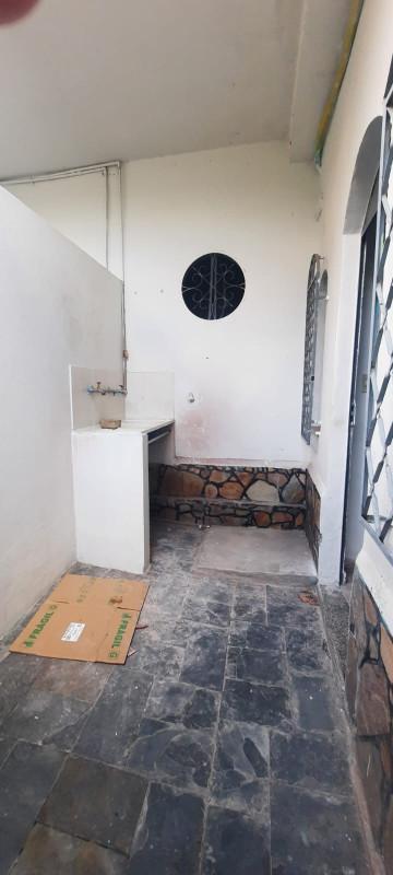 Casa, Cachoeirinha, 1 Quarto, 0 Vaga
