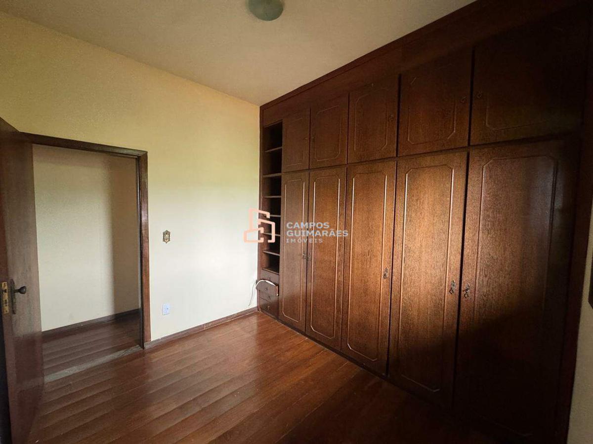 Casa, Industrial, 4 Quartos, 2 Vagas, 2 Suítes