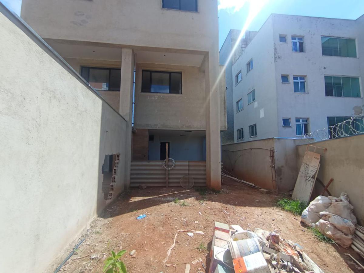 Casa, Santa Cruz, 3 Quartos, 2 Vagas, 1 Suíte