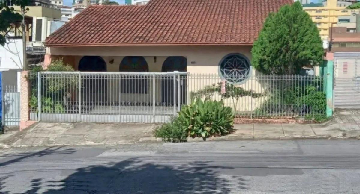 Casa, Cidade Nova, 5 Quartos, 3 Vagas, 1 Suíte
