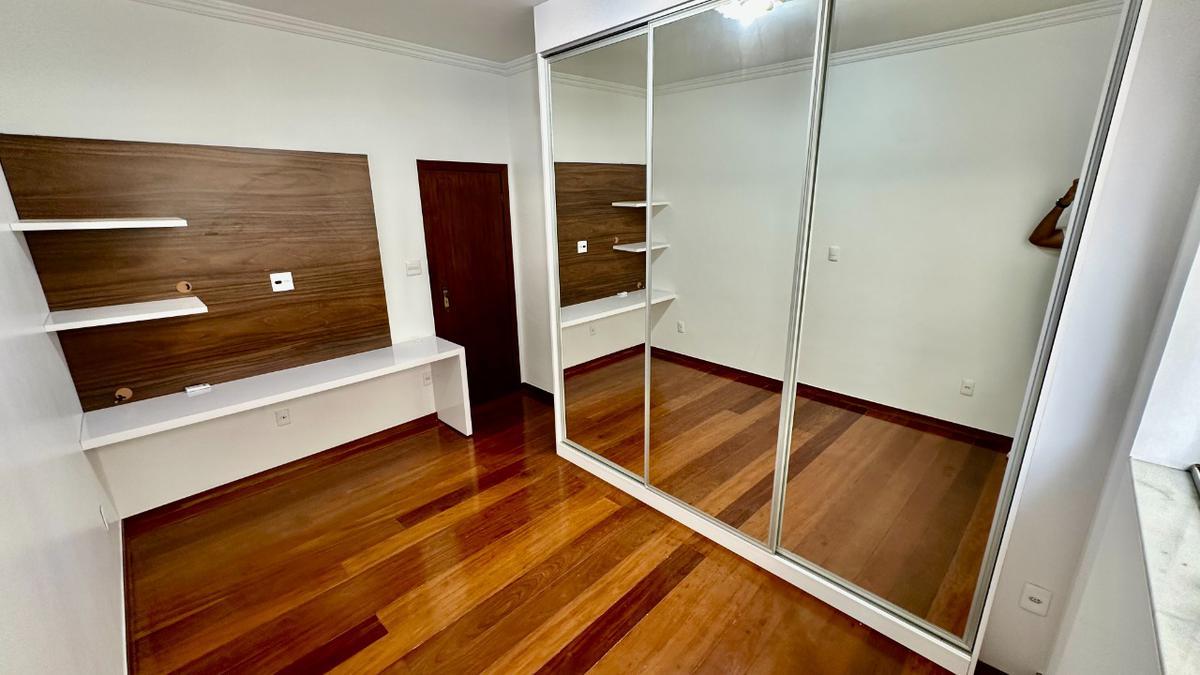 Casa, Itapoã, 3 Quartos, 4 Vagas, 1 Suíte