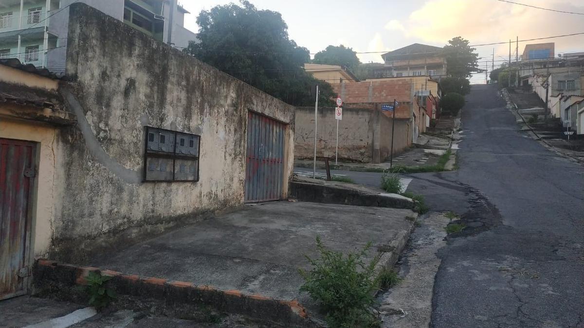 Casa, Industrial, 9 Quartos, 1 Vaga