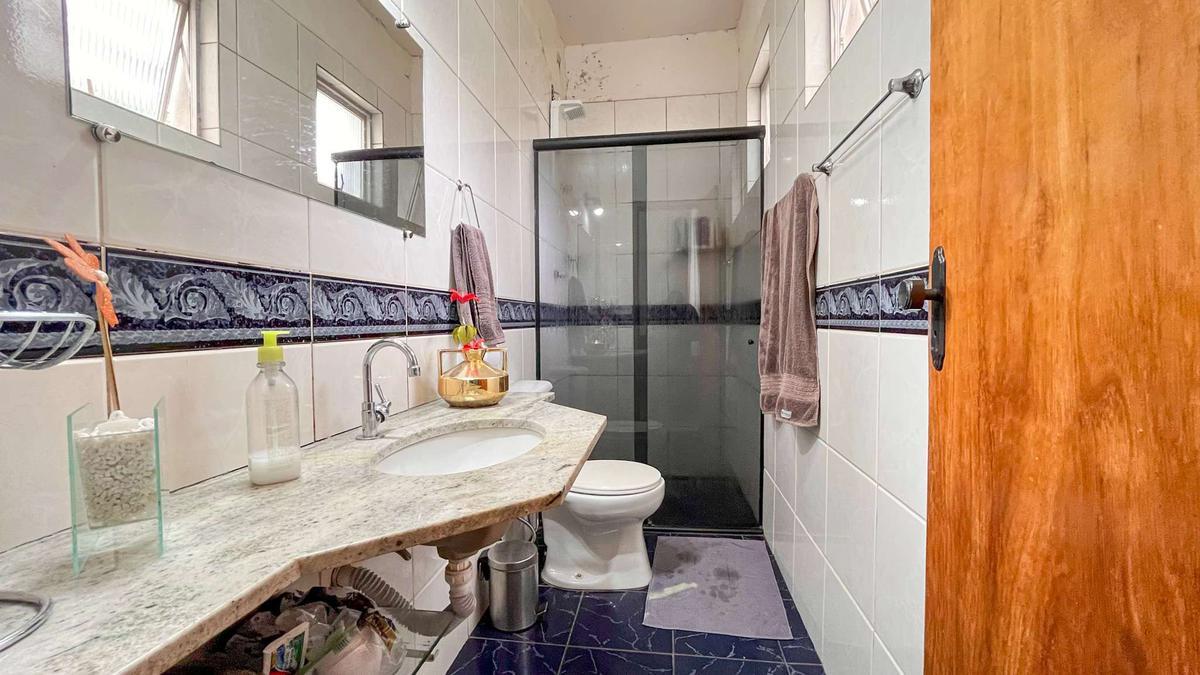 Casa, Buritis, 5 Quartos, 0 Vaga, 1 Suíte