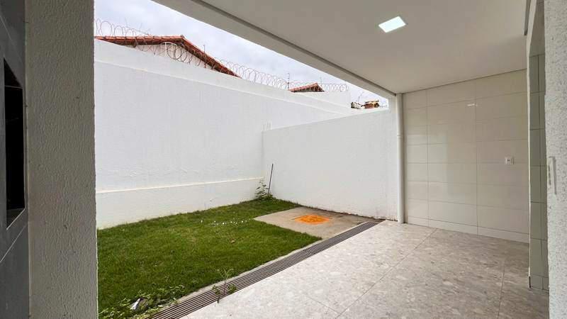 Casa, Santa Branca, 3 Quartos, 2 Vagas, 1 Suíte