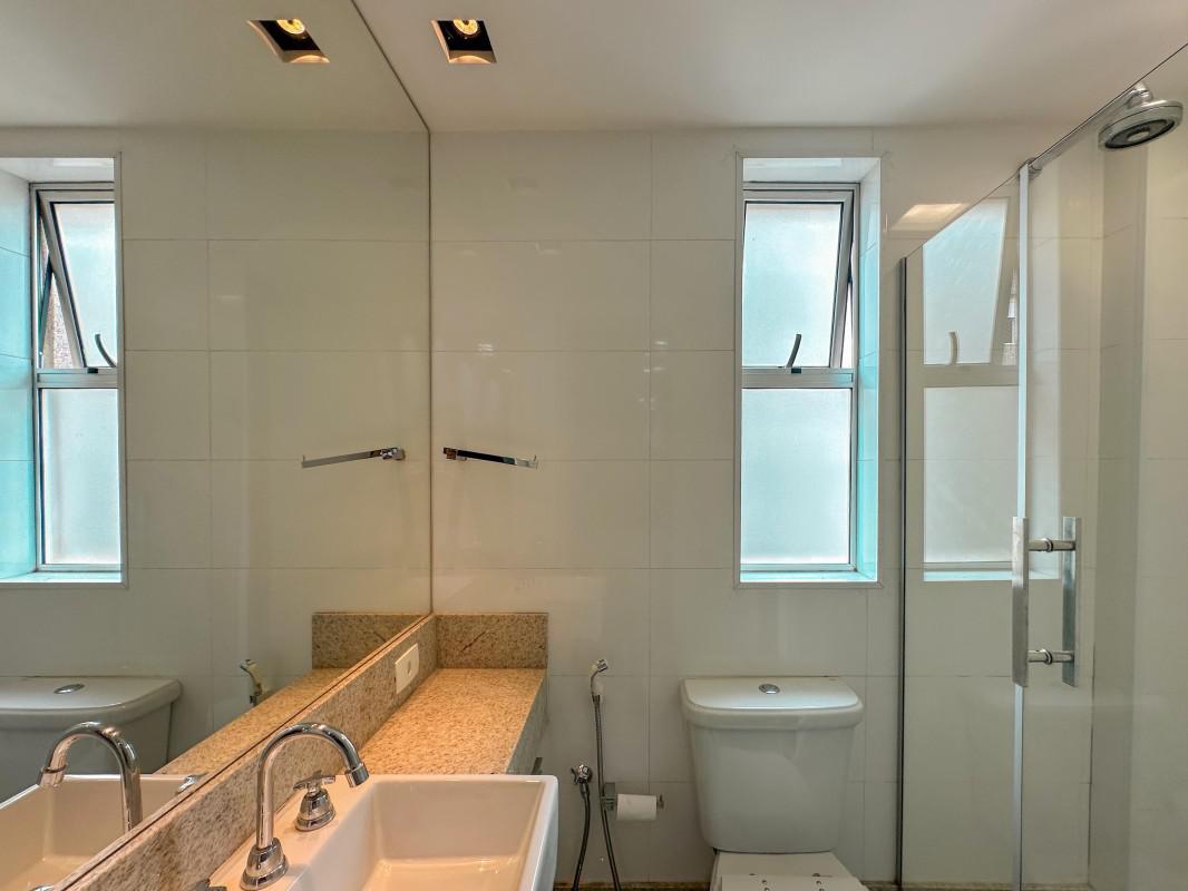 Cobertura, Funcionários, 2 Quartos, 2 Vagas, 2 Suítes