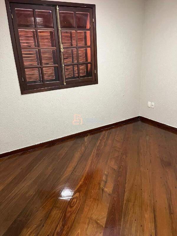 Casa Comercial, Barreiro, 4 Quartos, 5 Vagas, 1 Suíte